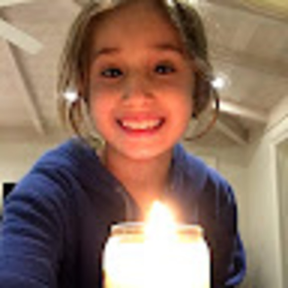 Meet your Posher, Cassia - Picture 1 of 1